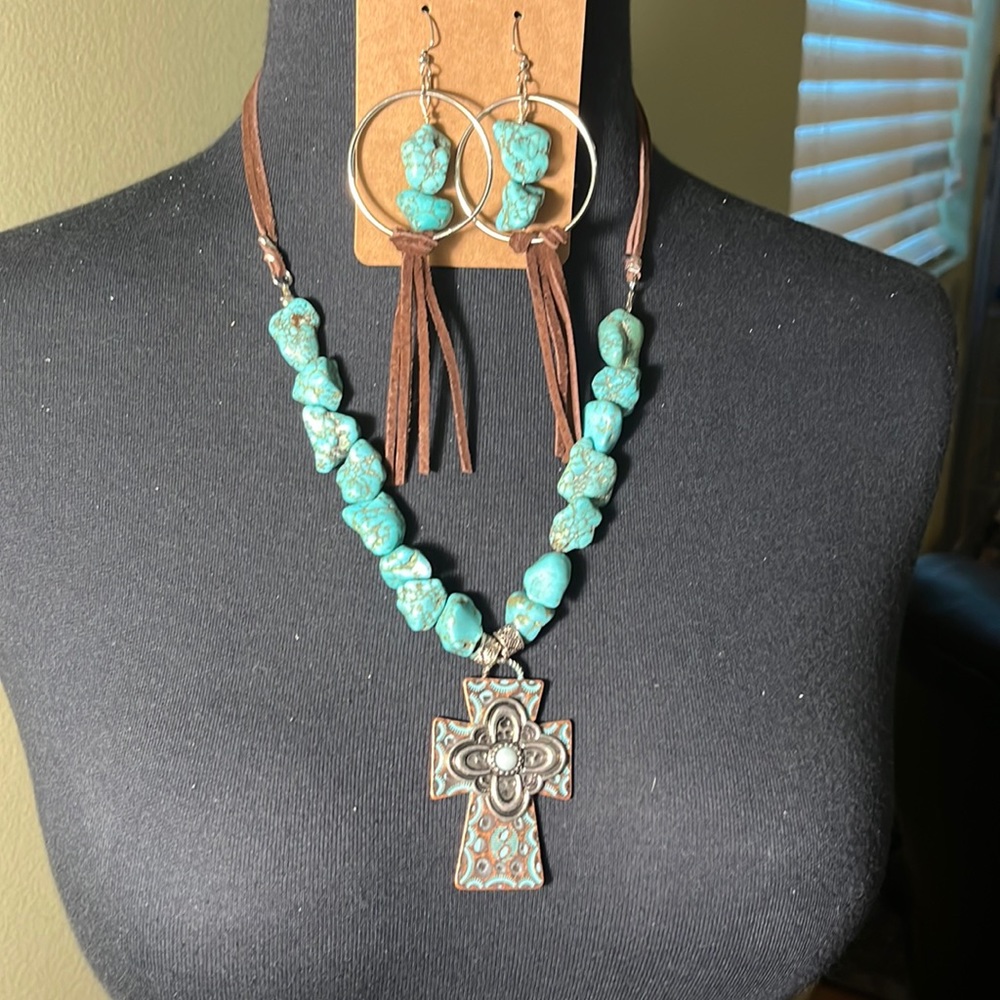 Semi-Precious Stone Turquoise and Leather Necklace